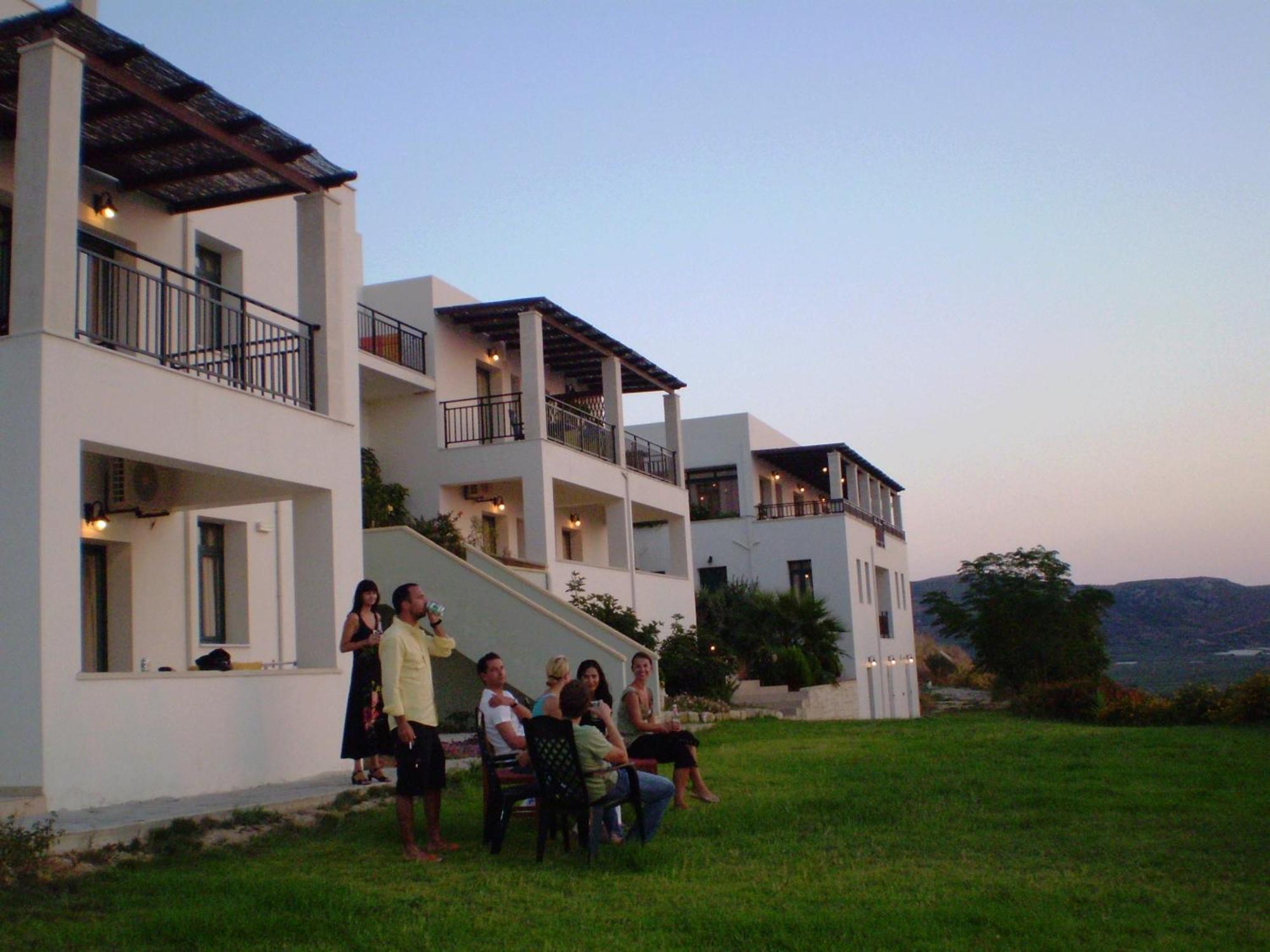 Roubini Apartments Фаласарна Екстер'єр фото